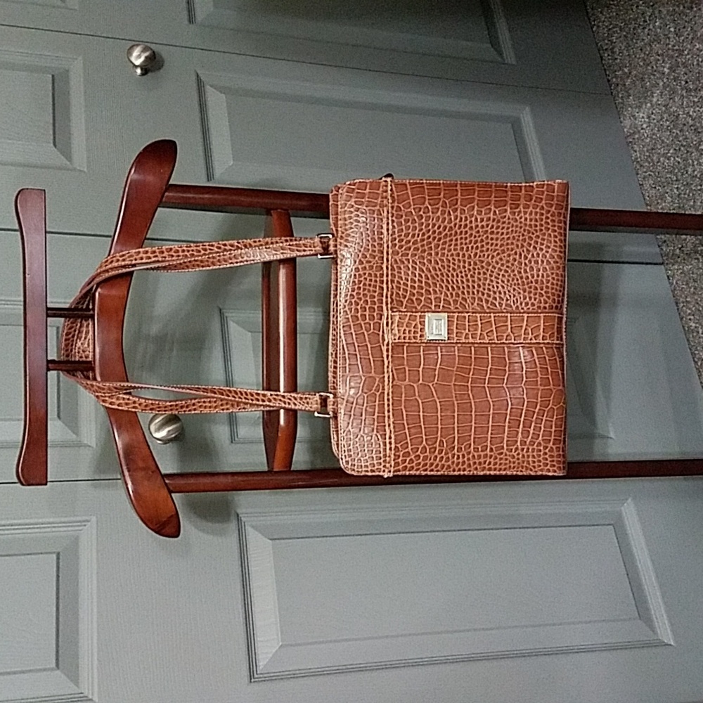 EUC LIZ CLAIBORNE FAUX LEATHER GATOR EMBOSSED -MULTI PURPOSE SHOULDER BAG